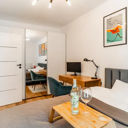 Apartamento Bagry - Parking, Balcony, Workspace - By Rentujemy